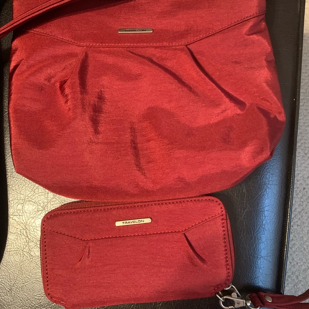 Travel purse with wallet. Only used once. Great condition.